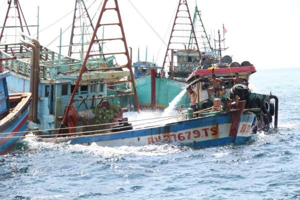 印尼击沉外国渔船